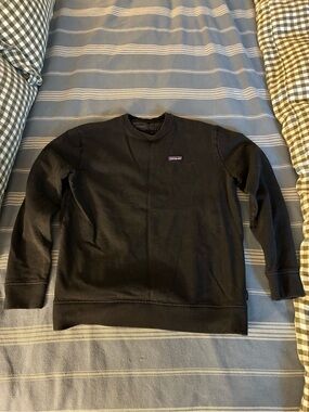 Patagonia Black Crewneck Sweatshirt with Small Logo